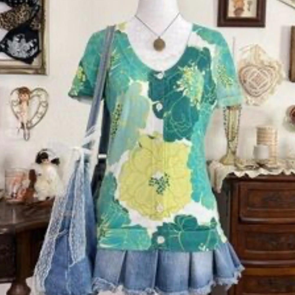 Ann Taylor White with Green and Yellow Floral Print Short Sleeve Knit Top